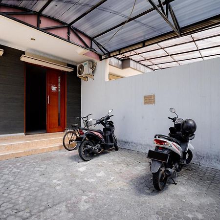 J&B Rooms Tomang Jakarta Mitra Reddoorz Ngoại thất bức ảnh