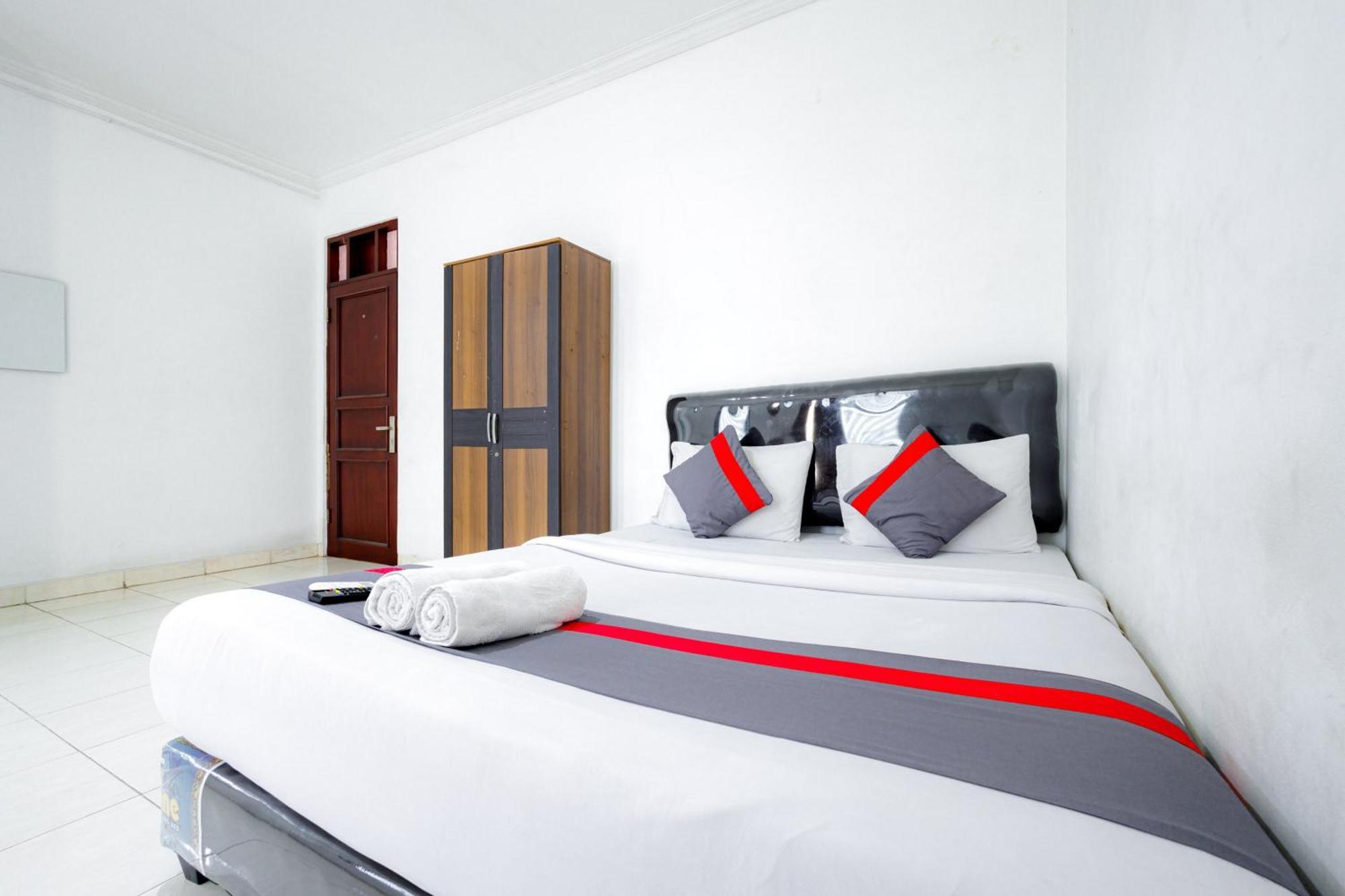 J&B Rooms Tomang Jakarta Mitra Reddoorz Ngoại thất bức ảnh