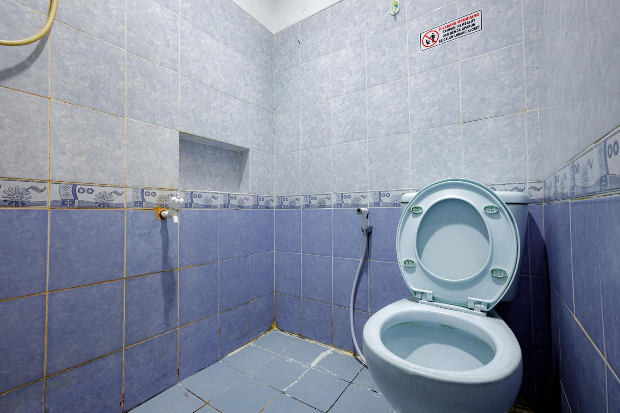 J&B Rooms Tomang Jakarta Mitra Reddoorz Ngoại thất bức ảnh
