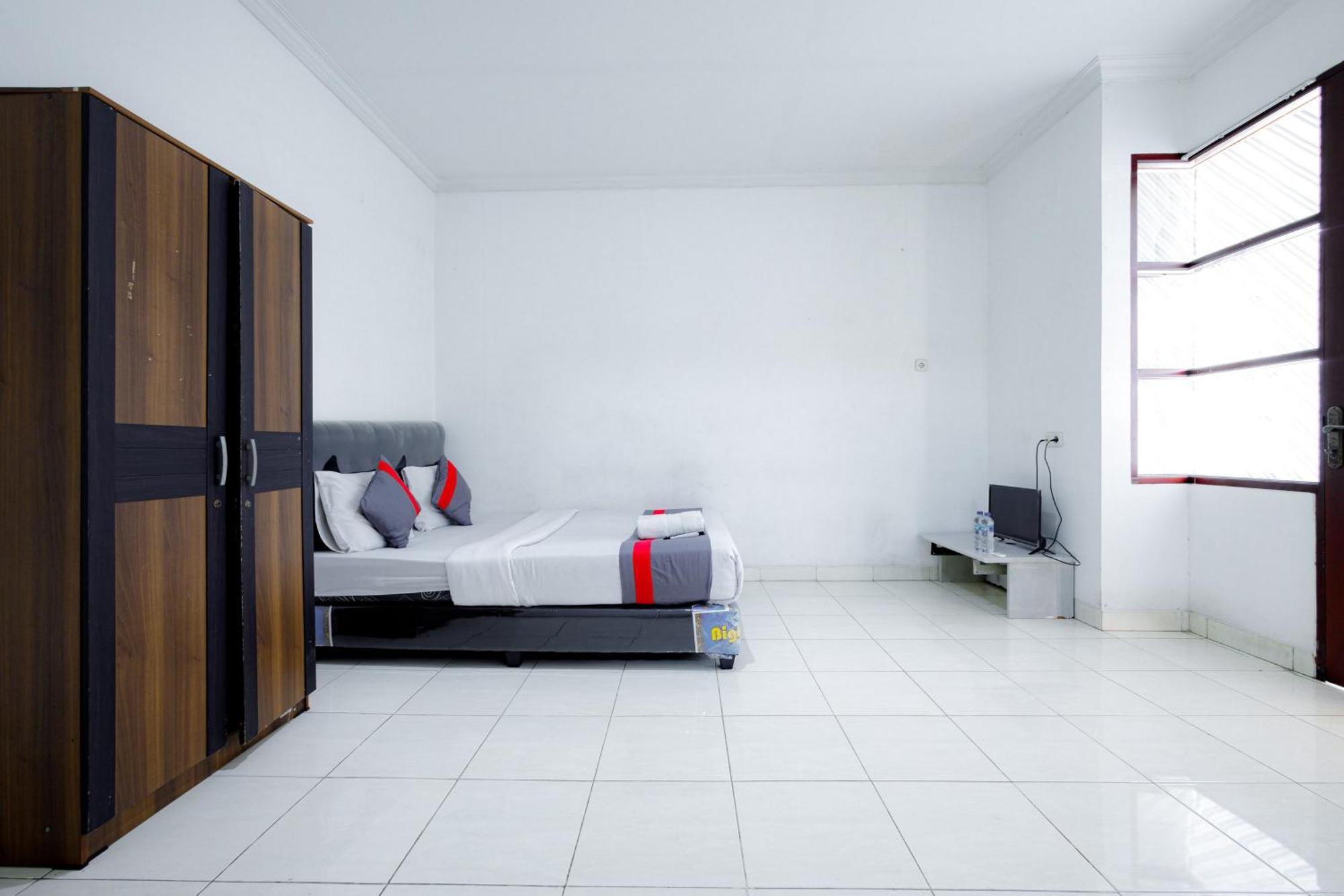 J&B Rooms Tomang Jakarta Mitra Reddoorz Ngoại thất bức ảnh