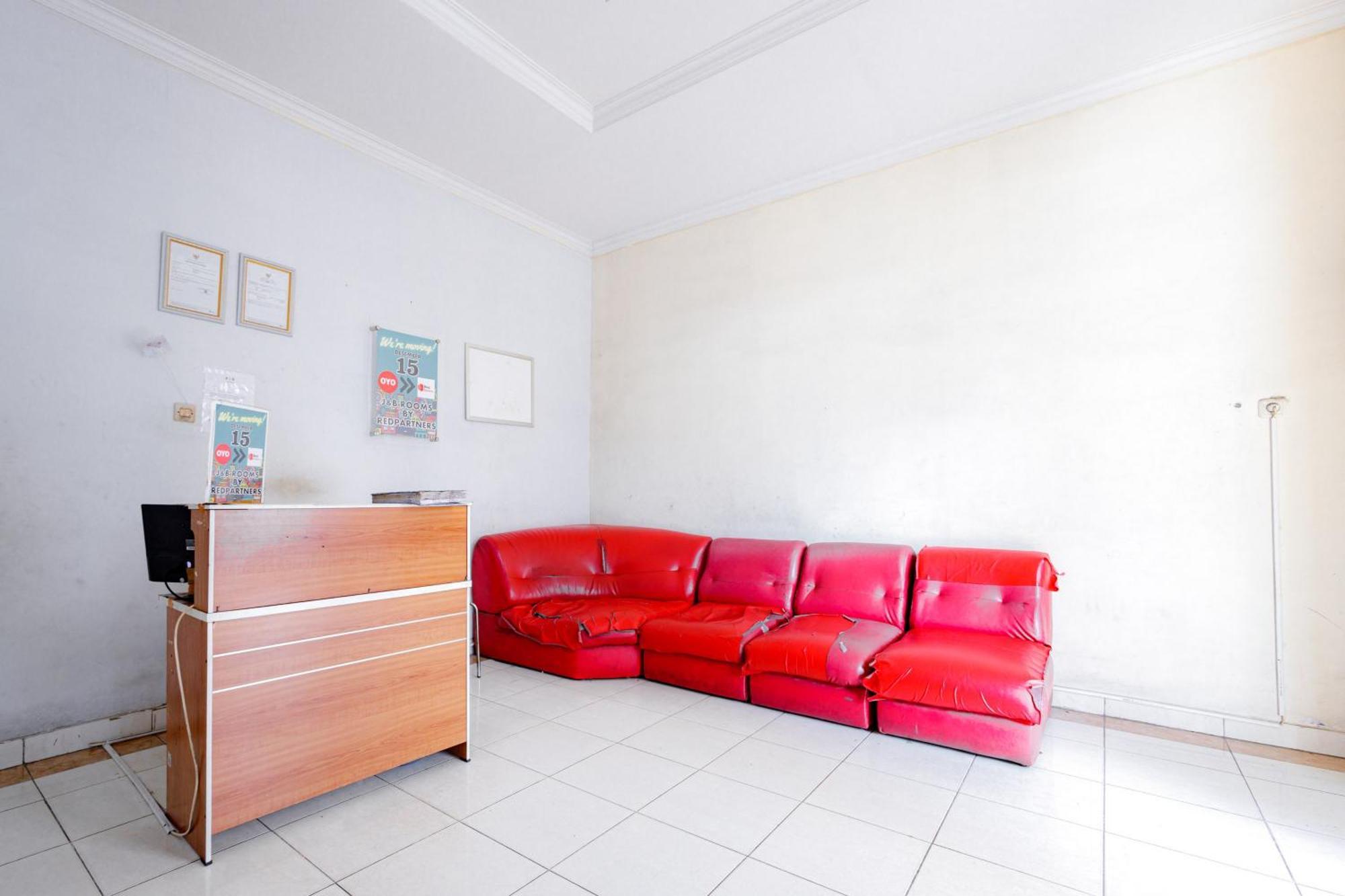 J&B Rooms Tomang Jakarta Mitra Reddoorz Ngoại thất bức ảnh
