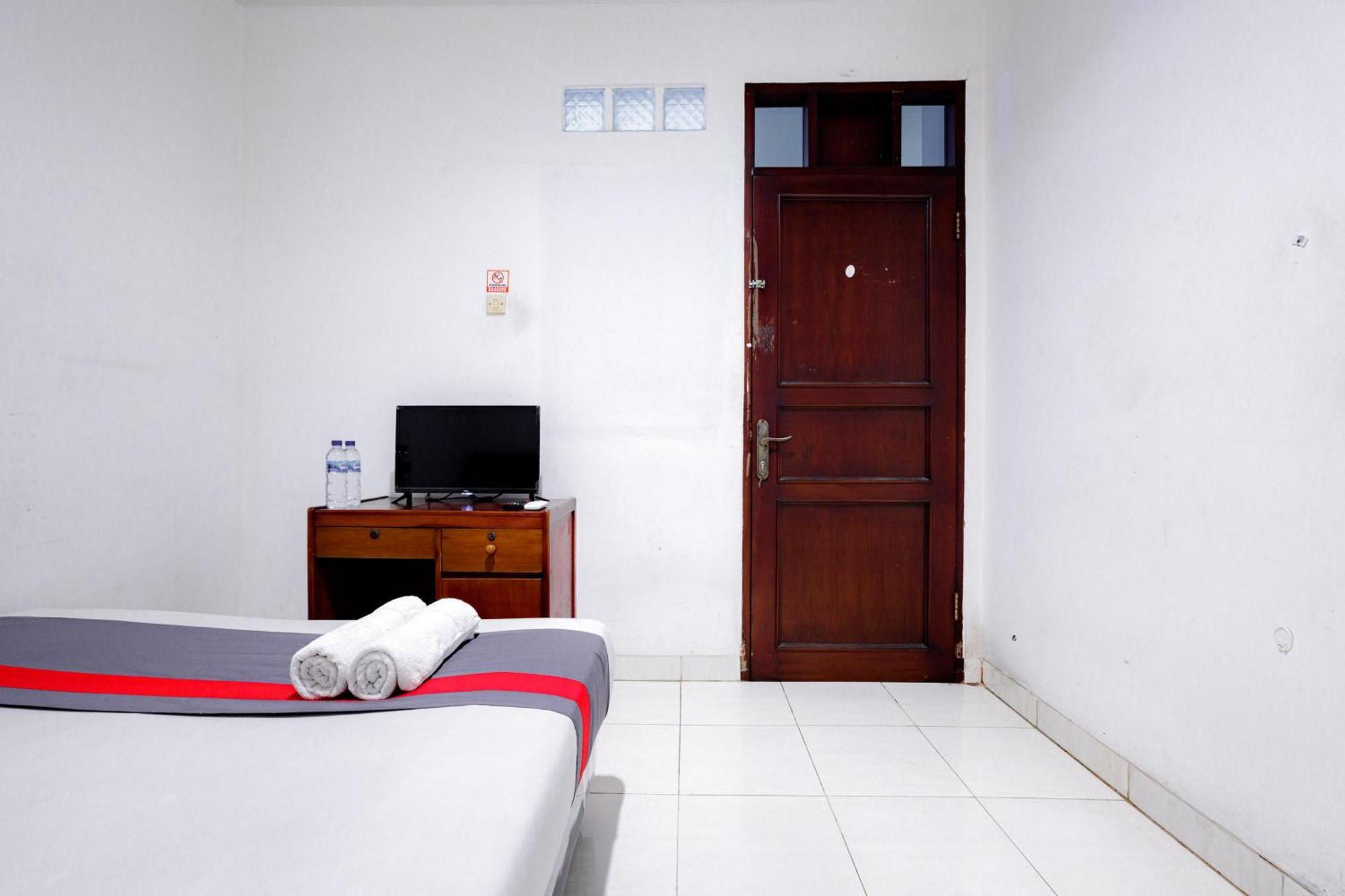 J&B Rooms Tomang Jakarta Mitra Reddoorz Ngoại thất bức ảnh