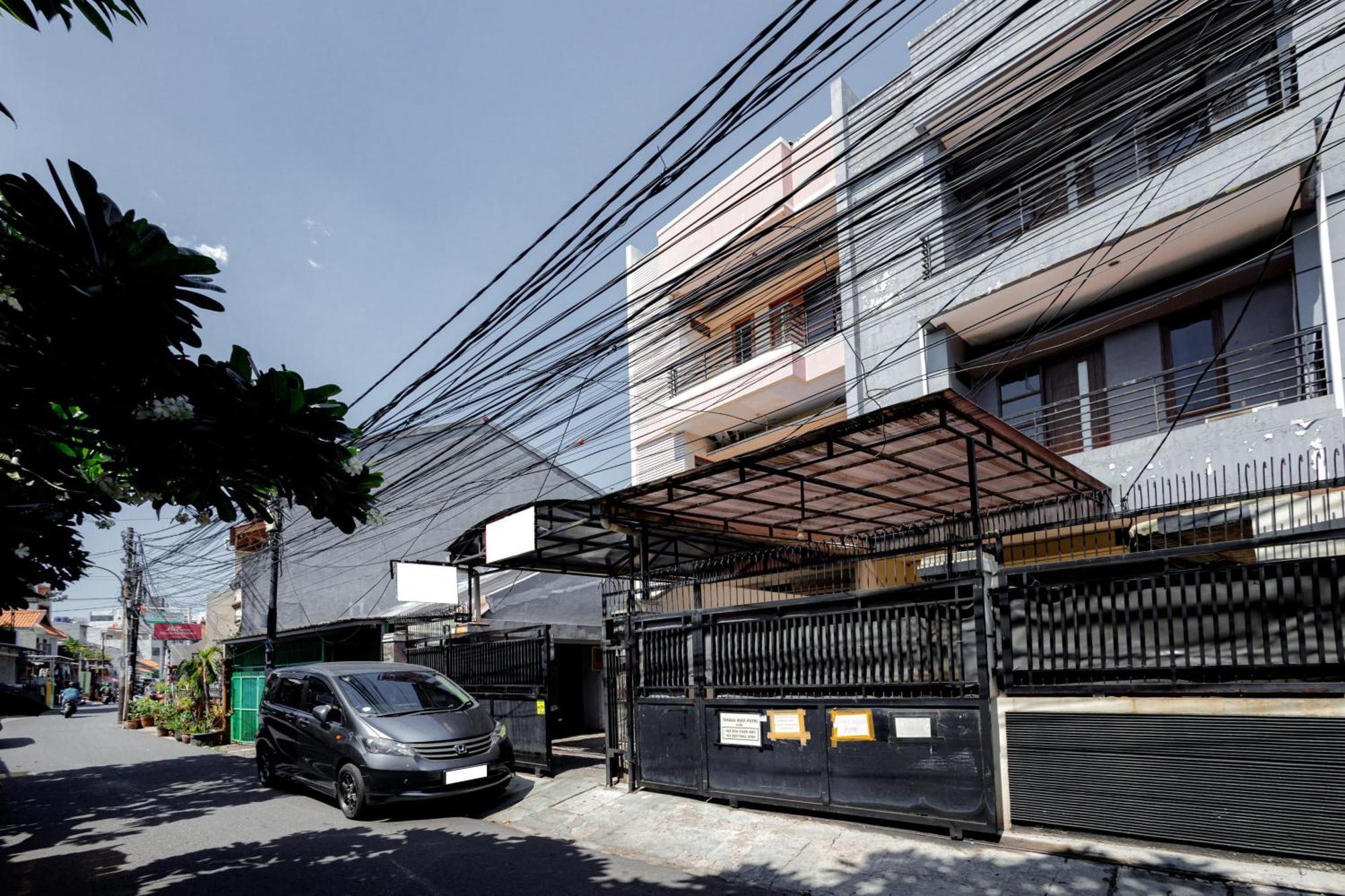 J&B Rooms Tomang Jakarta Mitra Reddoorz Ngoại thất bức ảnh